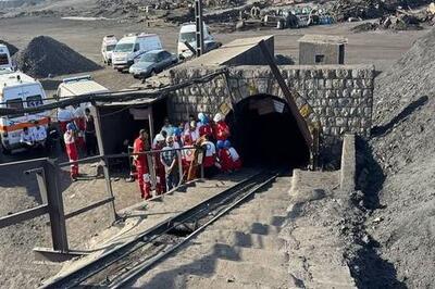 فرماندار طبس: اخذ هزینه حمل متوفیان حادثه معدن صحت ندارد/ ۲۰۰ میلیون تومان به حساب خانواده‌های متوفیان معدن طبس واریز می شود - عصر خبر