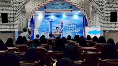 امروز به برکت انقلاب اسلامی، هیبت پوشالی ابرقدرتها در جهان شکسته شده است