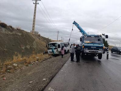 واژگونی خودروی مینی‌بوس درمحدوده دماوند ۱۳ مصدوم برجا گذاشت