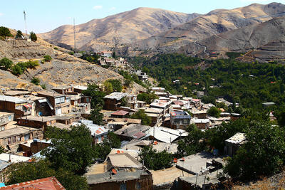 آتش، جان روستای پلکانی زشک را تهدید می‌کند