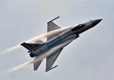 پاکستان قرارداد فروش جنگنده‌ JF-17 به آذربایجان را امضا کرد - تسنیم