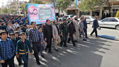 راهپیمایی دانش‌آموزان زرندی در محکومیت شهادت سید حسن نصرالله+ فیلم