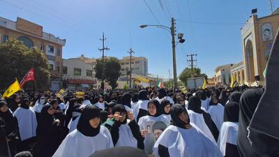 کفن پوشی بانوان در اجتماع کرمانشاهیان برای شهادت سید حسن نصرالله