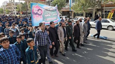 راهپیمایی دانش آموزان زرندی در پی شهادت سیدحسن نصرالله