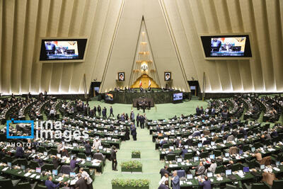 عدم همسان‌سازی حقوق بازنشستگان صدای آقای نماینده را درآورد /وزیر نفت کاهش سهمیه نفت مناطق صعب‌العبور را پیگیری کند - عصر خبر