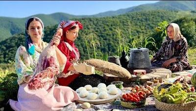 (ویدئو) پخت «نان لواش و آبگوشت» توسط مادر و دختران روستایی گیلانی