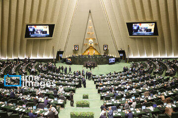 اندیشه معاصر- عدم همسان‌سازی حقوق بازنشستگان صدای آقای نماینده را درآورد /وزیر نفت کاهش سهمیه نفت مناطق صعب‌العبور را پیگیری کند اندیشه معاصر