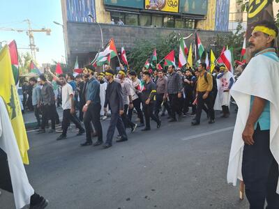 راهپیمایی جمعی از دانشجویان در حمایت از رزمندگان مقاومت