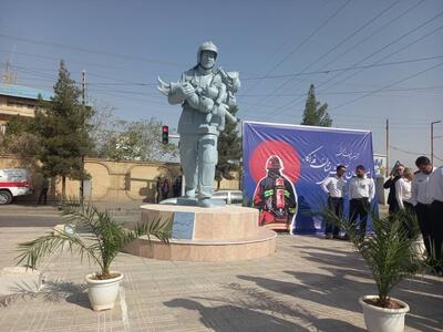 رونمایی از تندیس آتش‌نشان فداکار در کرمان