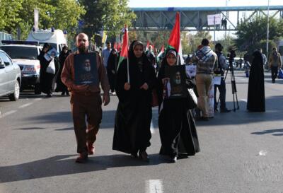 تصویر پلاکاردی که در نماز جمعه تهران پربازدید شد؛ نابودی اسرائیل در ۱۰ دقیقه