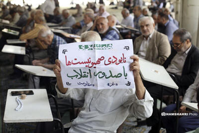 حضور سران قوا و مسئولین کشوری در نماز جمعه مصلی تهران + ویدئو