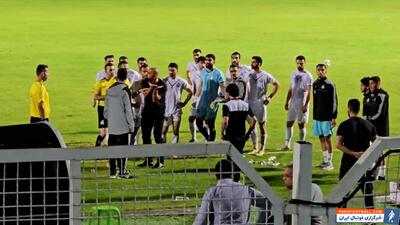 اعتراض زارع و لیدر ملوان به مسئولین باشگاه نساجی - پارس فوتبال | خبرگزاری فوتبال ایران | ParsFootball