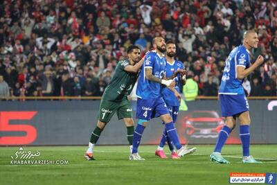 باز هم پنالتی باز هم اشتباه از بزرگترهای استقلال - پارس فوتبال | خبرگزاری فوتبال ایران | ParsFootball