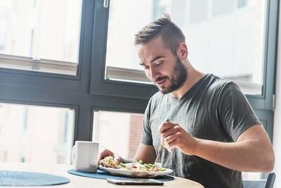 بهترین زمان شام خوردن برای کاهش وزن چه ساعتی است؟