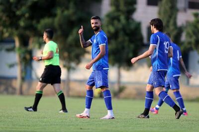 بی‌مهری مدیران استقلال، آرمین سهرابیان را قرمزپوش کرد!