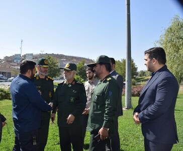 اهتزاز پرچم مقاومت در میدان آزادگان کرمانشاه