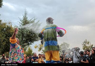 آغاز جشنواره تئاتر خیابانی مریوان‌/کارناوال شادی راه افتاد - تسنیم