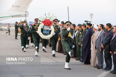 تصاویر: استقبال از پیکر سردار شهید نیلفروشان در فرودگاه اصفهان | خبرگزاری بین المللی شفقنا