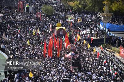 پیکر مطهر سرلشکر عباس نیلفروشان در گلستان شهدای اصفهان آرام گرفت