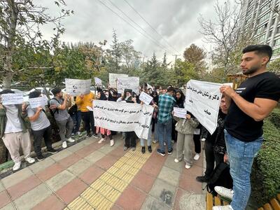 تجمع دوباره دانشگاه آزادی‌ها برای افزایش شهریه‌ها