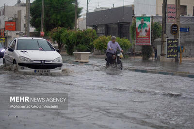 آبگرفتگی معابر رشت در پی بارش شدید باران