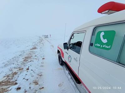 امدادرسانی به خودروهای گرفتار در کولاک فولاد محله