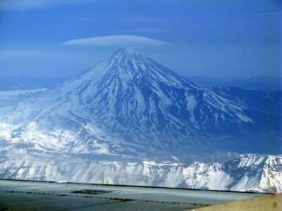 نمایی رویایی از قله دماوند زیبا از میان جنگل الیمستان | تصاویر