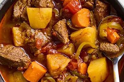 طرز تهیه خوراک گولاش مجارستانی ، غذای دلچسب برای روزهای سرد