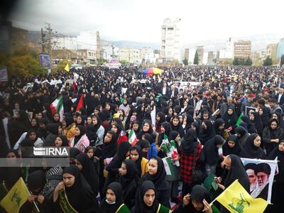 خروش دانش‌آموزان ایلامی بر علیه جنایت اسرائیل در راهپیمایی ۱۳ آبان