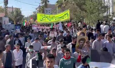 فیلم/ راهپیمایی دانش‌آموزان زاهدان در روز ۱۳ آبان