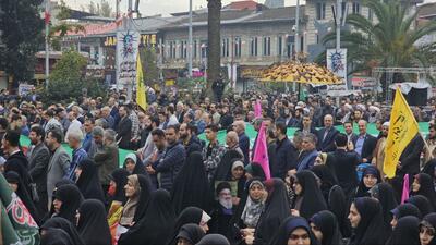 نمایی از راهپیمایی ۱۳ آبان در رشت