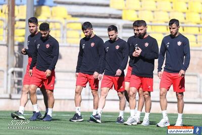 عکس| حضور گلزن دهه ۶۰ در تمرینات پرسپولیس - پارس فوتبال