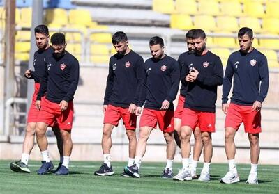 ناصر محمدخانی به محل تمرین پرسپولیسی ها رفت + عکس