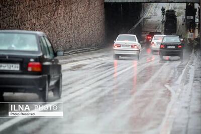 بارش باران و لغزندگی جاده چالوس و آزادراه های البرز