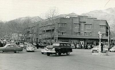 (عکس) سفر به تهران قدیم؛ نمایی از سرپل تجریش در سال 1352