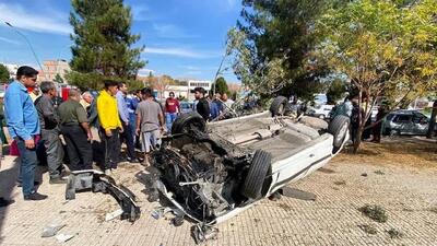 نجات فرد مجروح در یک حادثه تصادف