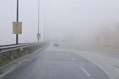 مه گرفتگی در جاده های ۱۱ استان کشور