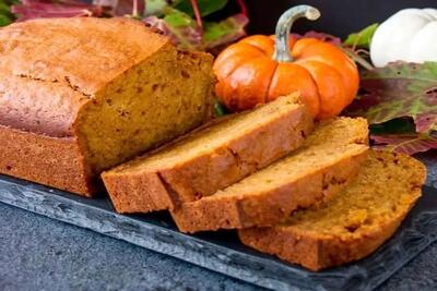 طرز تهیه نان کدو حلوایی با آجیل؛ نانی سالم و جذاب برای صبحانه پاییزی