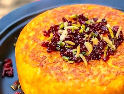 طرز تهیه ته‌ چین مرغ زعفرانی در قابلمه؛ فوت‌وفن‌های طلایی برای ته‌دیگ جذاب