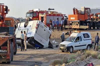 واژگونی اتوبوس مسافربری در کیلومتر ۴۰ جاده زاهدان - زابل