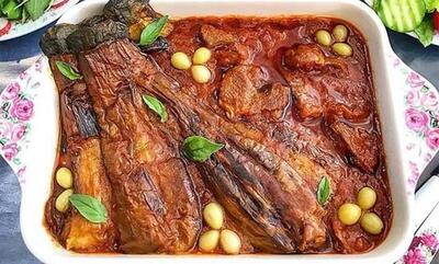 طرز خورشت غوره بادمجان خوشمزه؛ با گوشت خورشتی - فراشپز