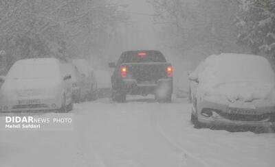 بارش باران و برف و مه‌گرفتگی در جاده‌های ۴ استان/ ترافیک نیمه سنگین در آزادراه قزوین - کرج - تهران