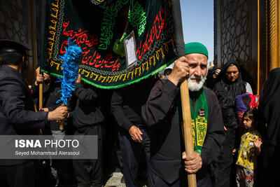 حرم امام رضا (ع)، سیاهپوش عزای مادر