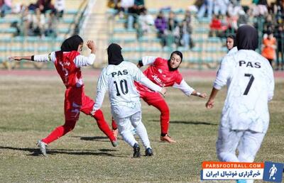 عکس| تصویر عجیب در فوتبال بانوان/ کوسه روی نیمکت پاس همدان - پارس فوتبال