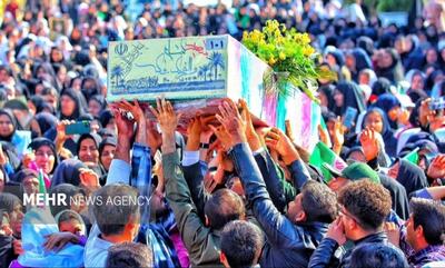 دور و نزدیک کهگیلویه و بویراحمد به استقبال فرزندان گمنام ایران زمین رفت؛ روایت عشق روی دستان ملت