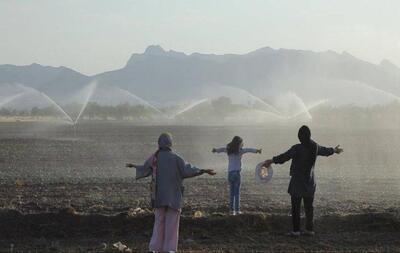 مادر محور اصلی مستند سینمایی «خانواده خلج» است