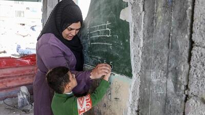 (تصاویر) ادامه تحصیل دانش آموزان فلسطینی در مدرسه تخریب شده