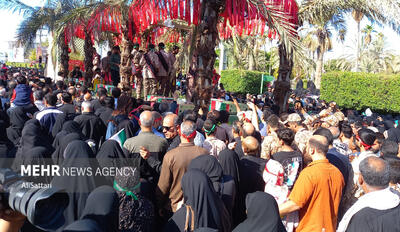 بدرقه ۱۰ لاله‌ی خونین بال ۸ سال دفاع مقدس در بندرعباس