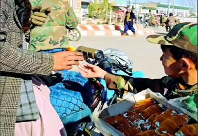 پخش شیرینی در افغانستان به مناسبت سقوط حکومت اسد سوژه شد