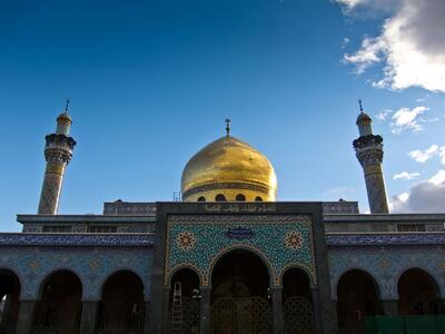 برپایی نماز جماعت در حرم حضرت زینب (س)+فیم